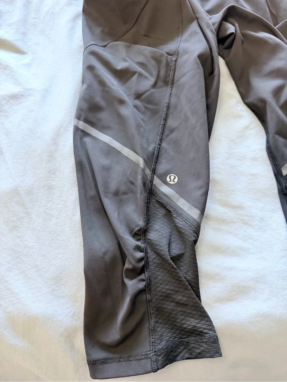 Lululemon -  Black Gray Cropped Performance Capris